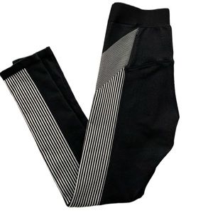 Black and white fabletics leggings